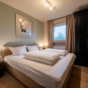 Huisdieren Niet Toegelaten Kleine Kamer met een King Size Bed